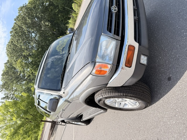 Used 1998 Toyota 4Runner SR5 w/ Sport Seat Pkg RWD image 4