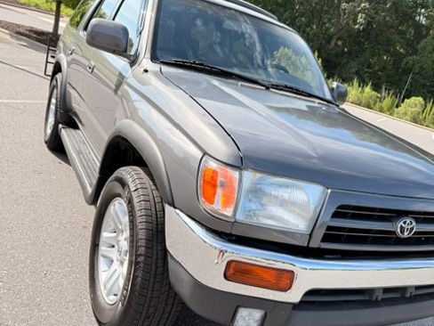 Used 1998 Toyota 4Runner SR5 w/ Sport Seat Pkg RWD image 4