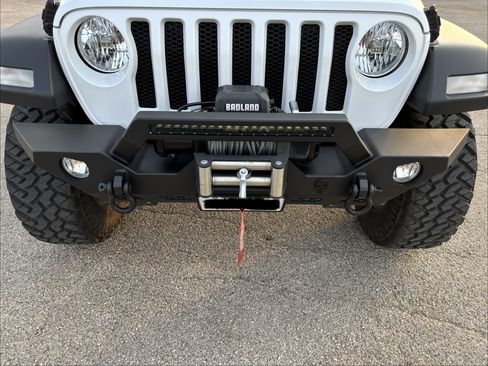 Used 2023 Jeep Wrangler Sport image 26