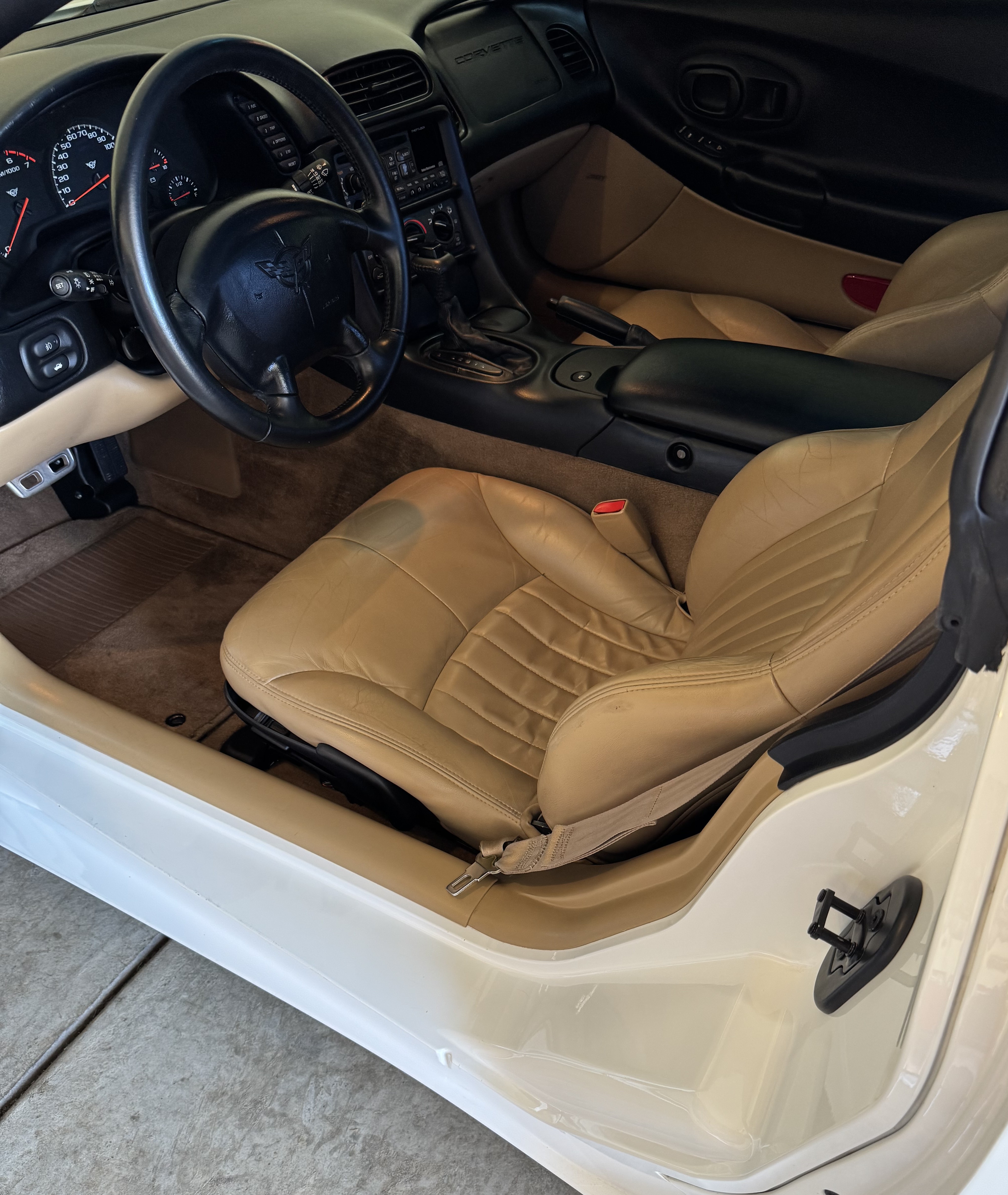 Used 1998 Chevrolet Corvette Coupe RWD image 9