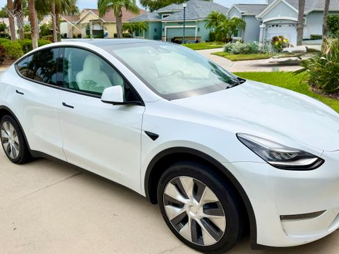 Used 2023 Tesla Model Y Long Range AWD/4WD image 4