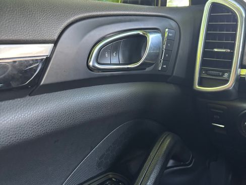 Used 2016 Porsche Cayenne AWD/4WD image 17