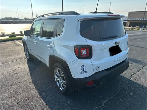 Used 2019 Jeep Renegade Latitude FWD image 5