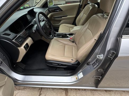 Used 2017 Honda Accord Hybrid Sedan image 9