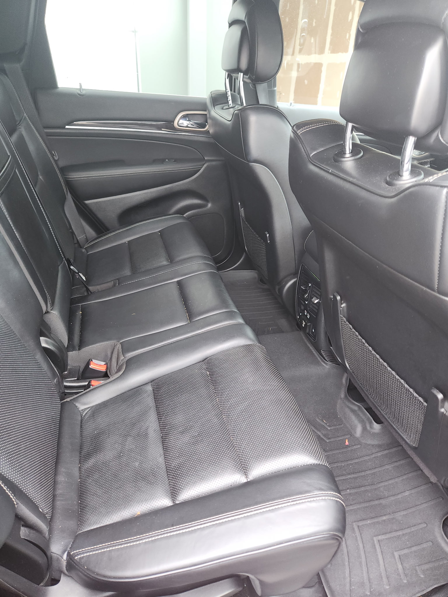 Used 2014 Jeep Grand Cherokee Overland w/ Advanced Technology Group AWD/4WD image 9