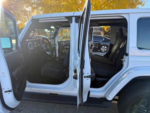 Used 2024 Jeep Wrangler Unlimited Sahara image 6