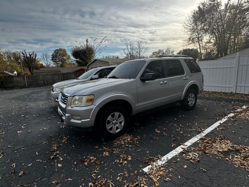 Used 2010 Ford Explorer XLT image 5