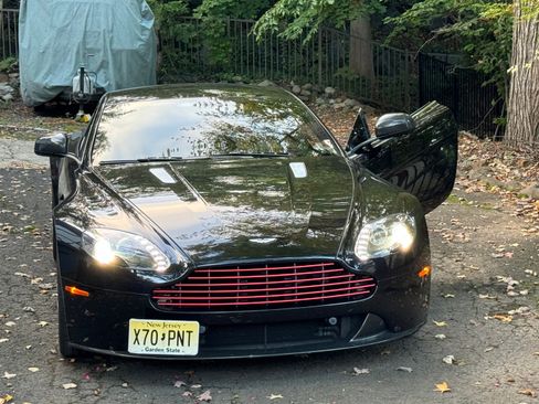 Used 2013 Aston Martin V8 Vantage Coupe image 9