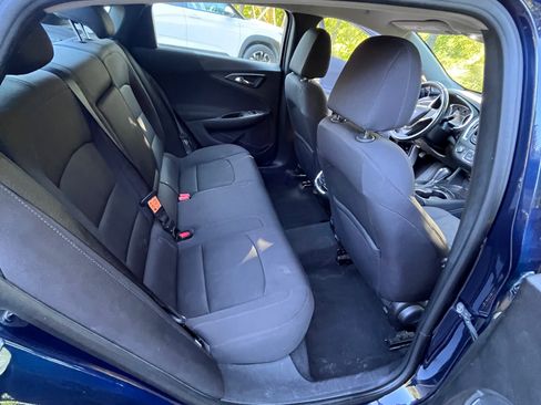 Used 2017 Chevrolet Malibu LT image 4