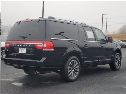 Used 2017 Lincoln Navigator L Select RWD image 17