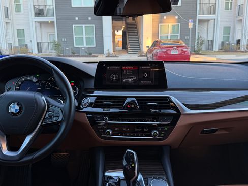 Used 2019 BMW 530i w/ Convenience Package image 17