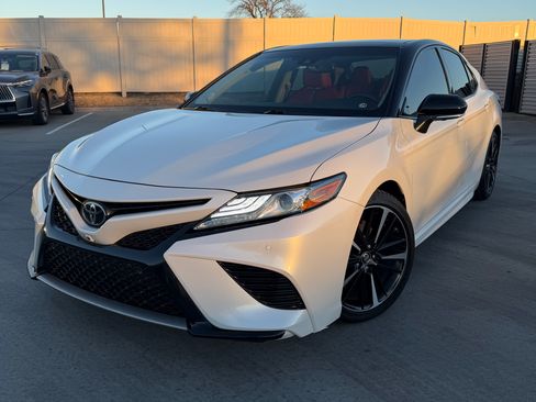 Used 2018 Toyota Camry XSE image 1