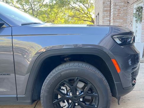 Used 2024 Jeep Grand Cherokee L Laredo RWD image 8