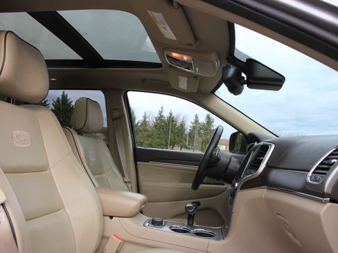 Used 2015 Jeep Grand Cherokee Overland w/ Advanced Technology Group image 11