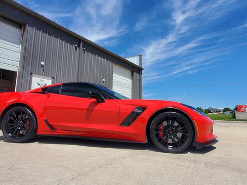 Used 2019 Chevrolet Corvette Z06 image 2