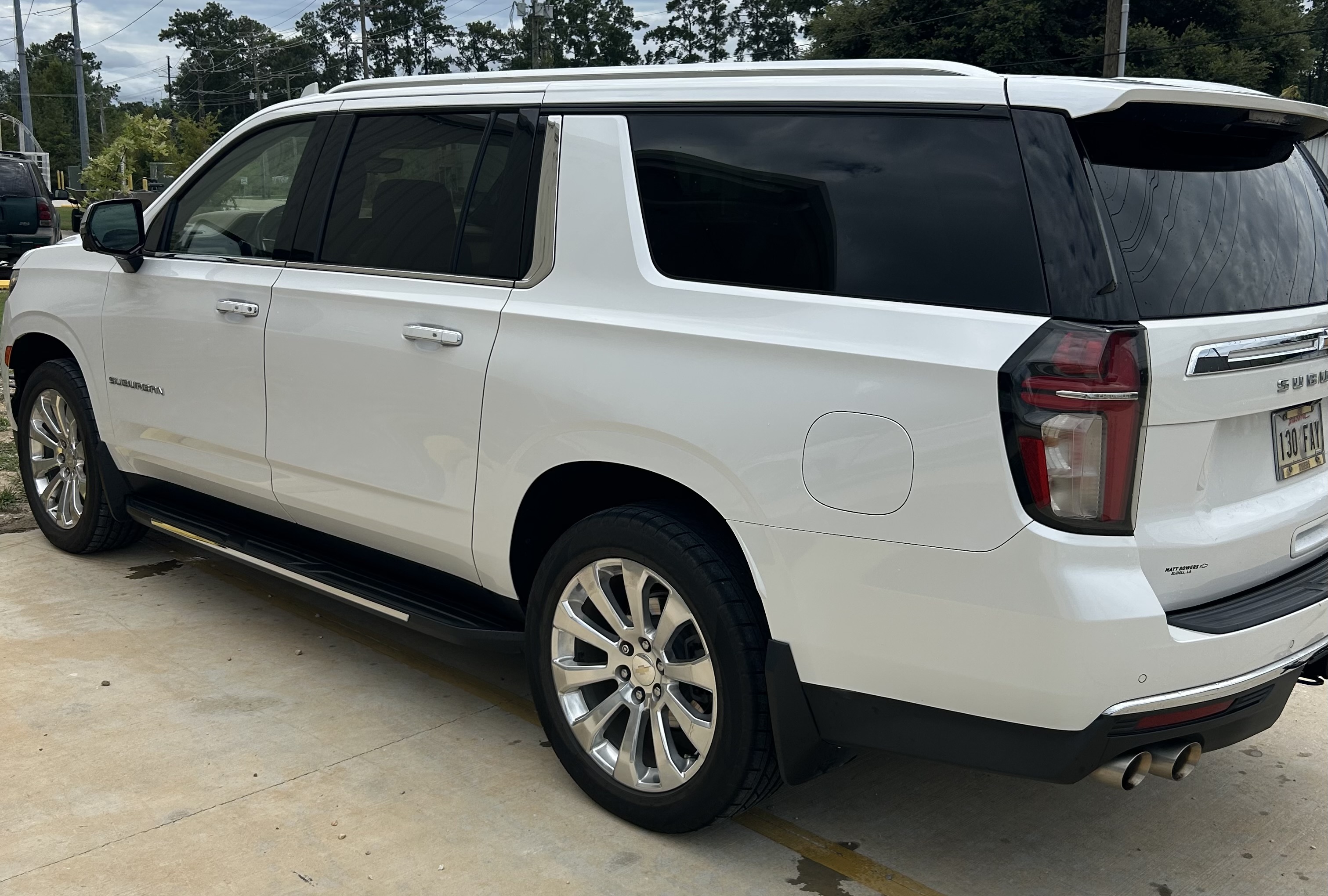 Used 2022 Chevrolet Suburban Premier w/ Premium Package 2 AWD/4WD image 9