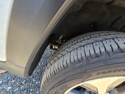 Used 2023 Jeep Grand Cherokee 4WD 4xe image 15