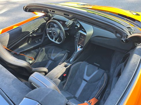 Used 2026 McLaren 750S Spider RWD image 20