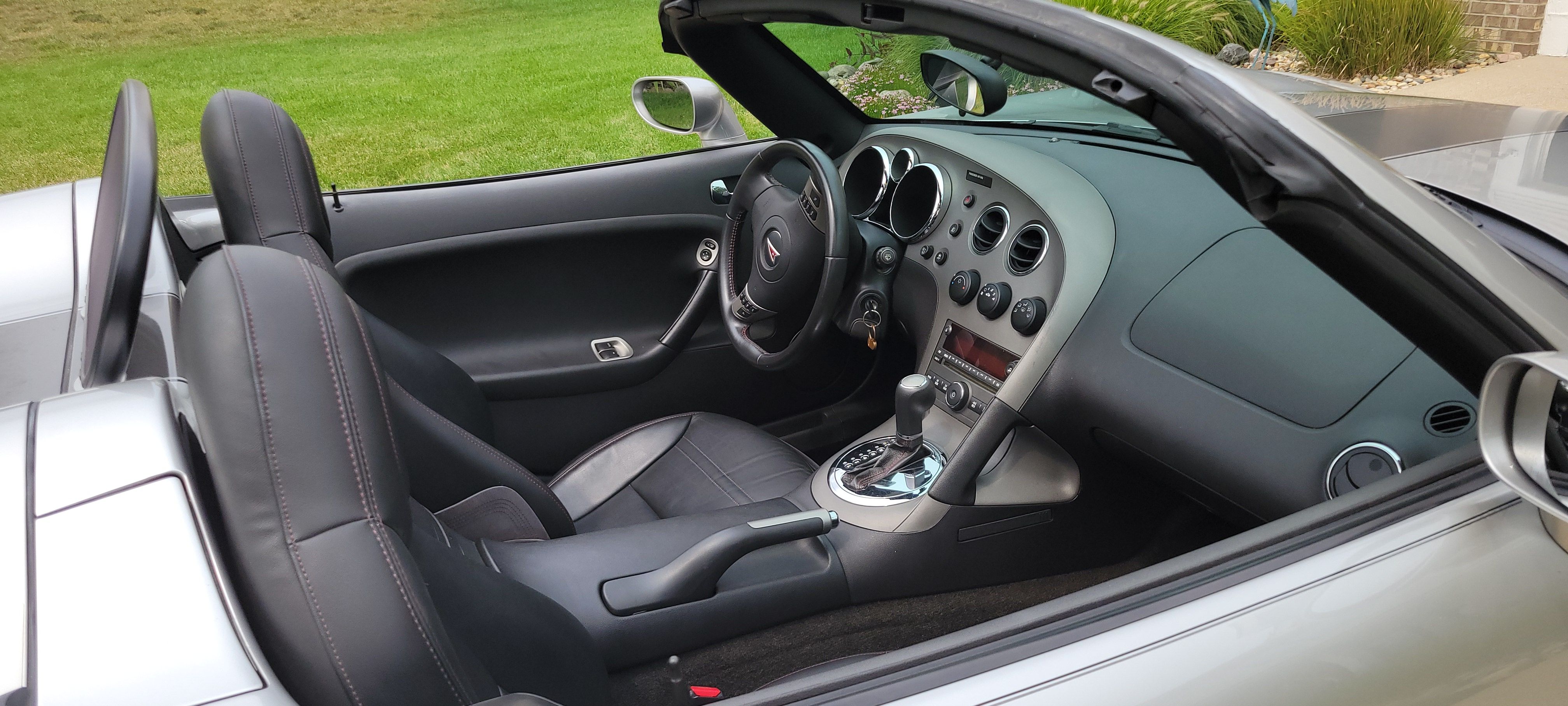 Used 2007 Pontiac Solstice GXP w/ Premium Package RWD image 11