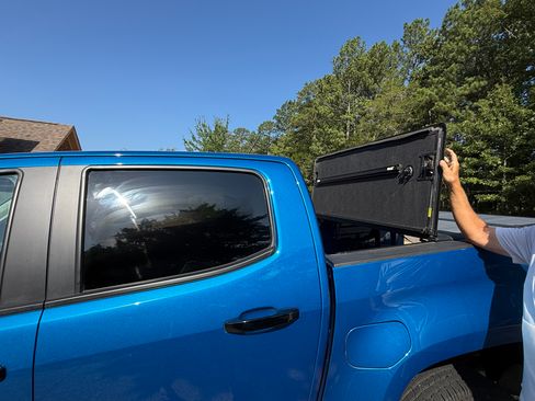 Used 2022 Chevrolet Colorado Z71 w/ Safety Package AWD/4WD image 14