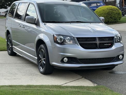 Used 2019 Dodge Grand Caravan SXT w/ Blacktop Package FWD image 1