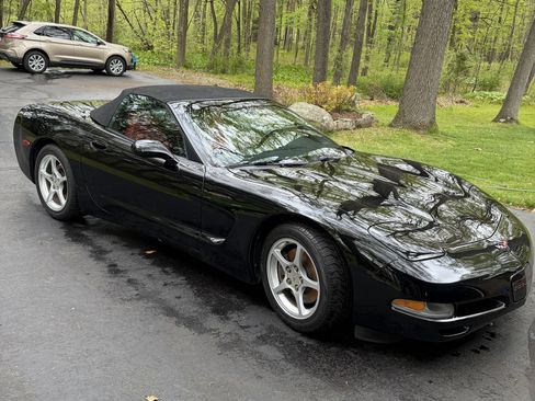 Used 2000 Chevrolet Corvette Convertible RWD image 1
