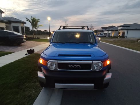 Used 2007 Toyota FJ Cruiser Sport Utility 2D image 8