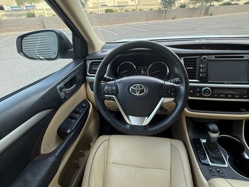 Used 2015 Toyota Highlander XLE image 6