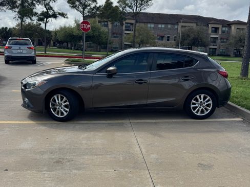 Used 2015 MAZDA MAZDA3 i Grand Touring image 2