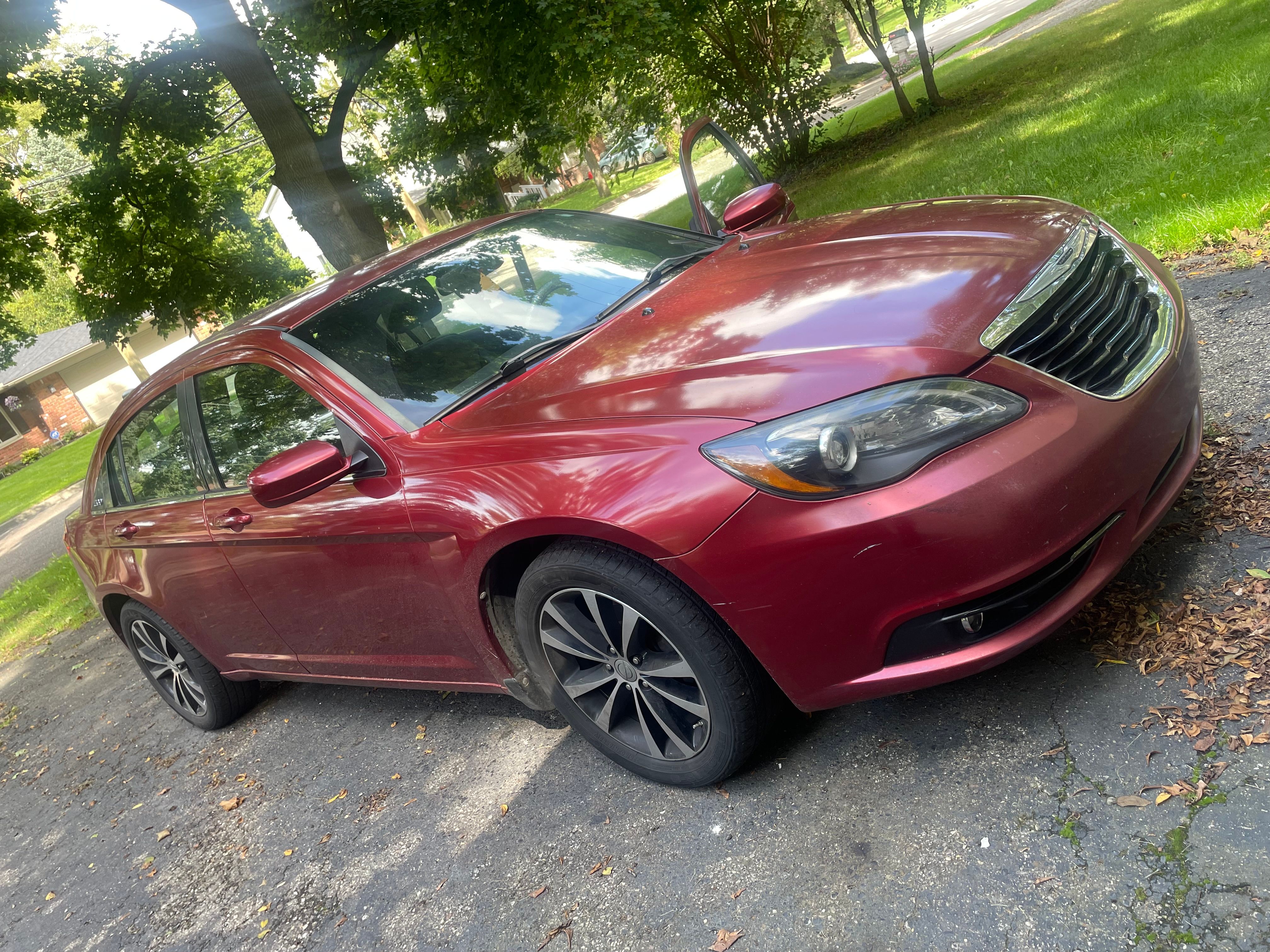 Used 2013 Chrysler 200 Limited FWD image 1