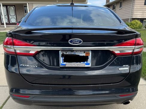 Used 2017 Ford Fusion SE w/ Equipment Group 201A FWD image 5
