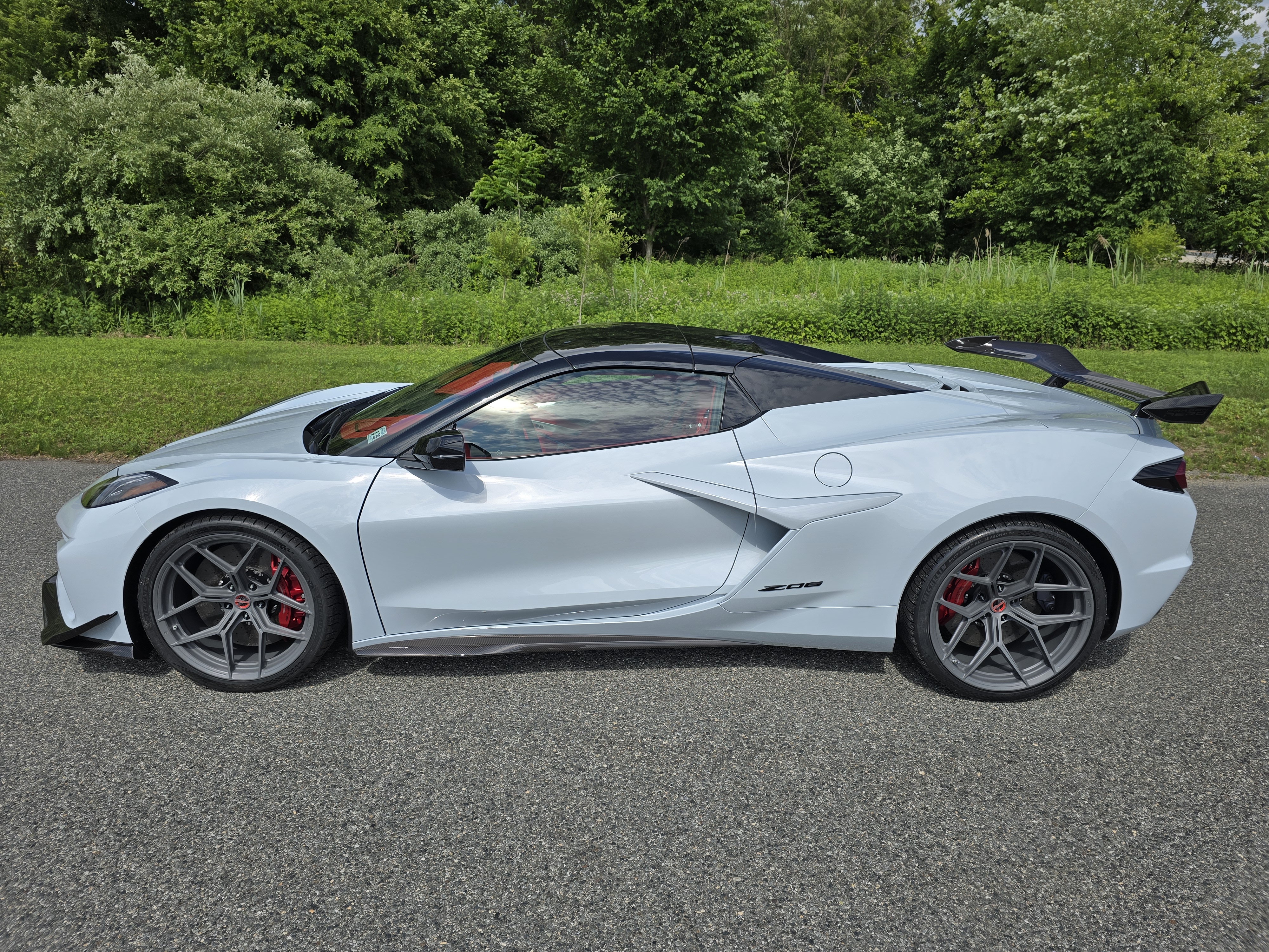 Used 2024 Chevrolet Corvette Z06 w/ Z07 Performance Package RWD image 15