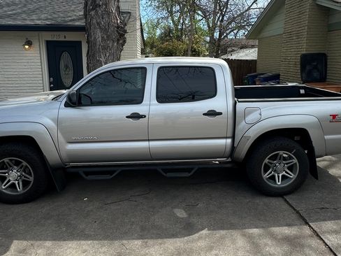 Used 2014 Toyota Tacoma PreRunner w/ SR5 Package image 4