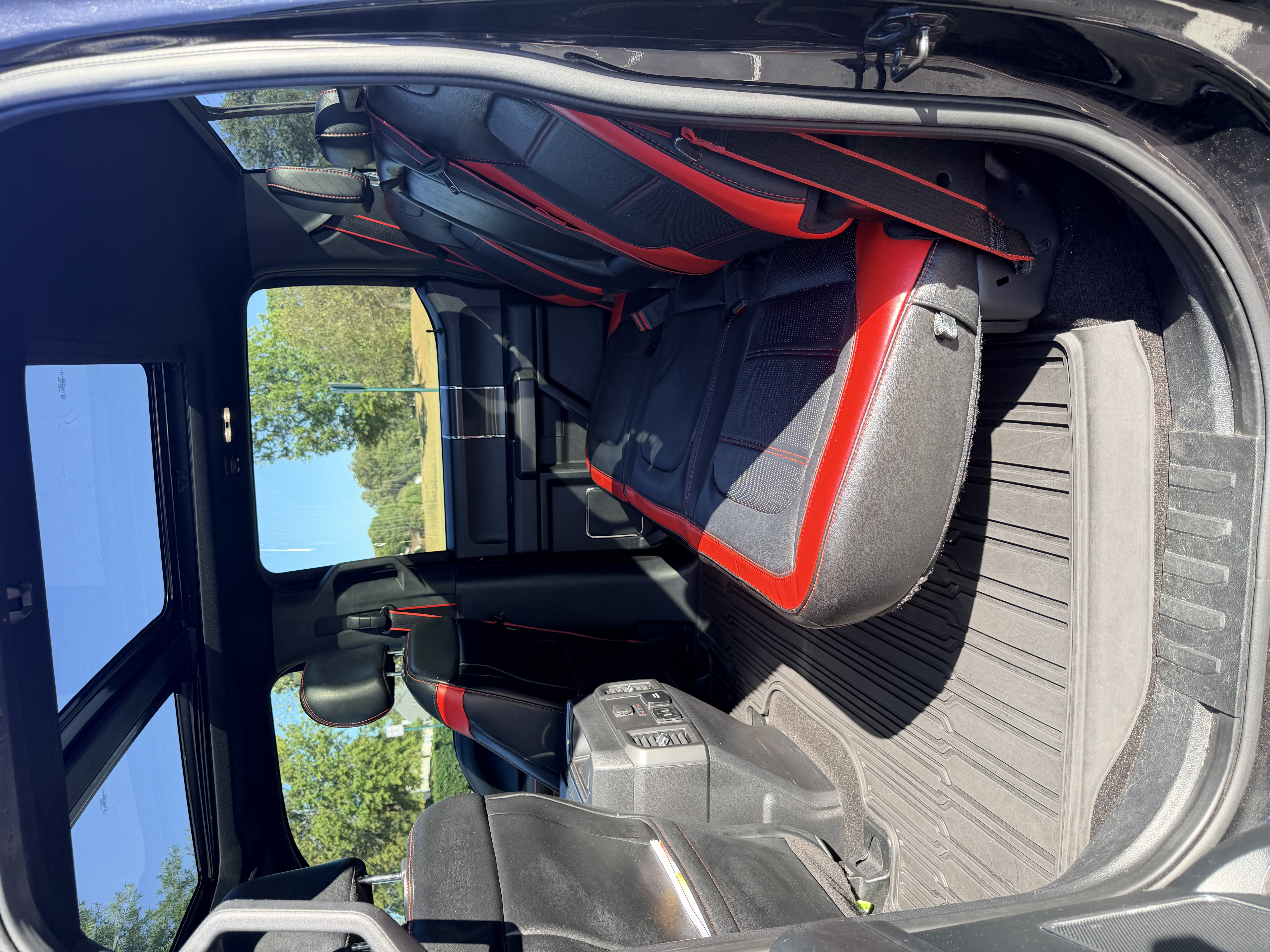 Used 2019 Ford F150 Lariat w/ Equipment Group 502A Luxury AWD/4WD image 9