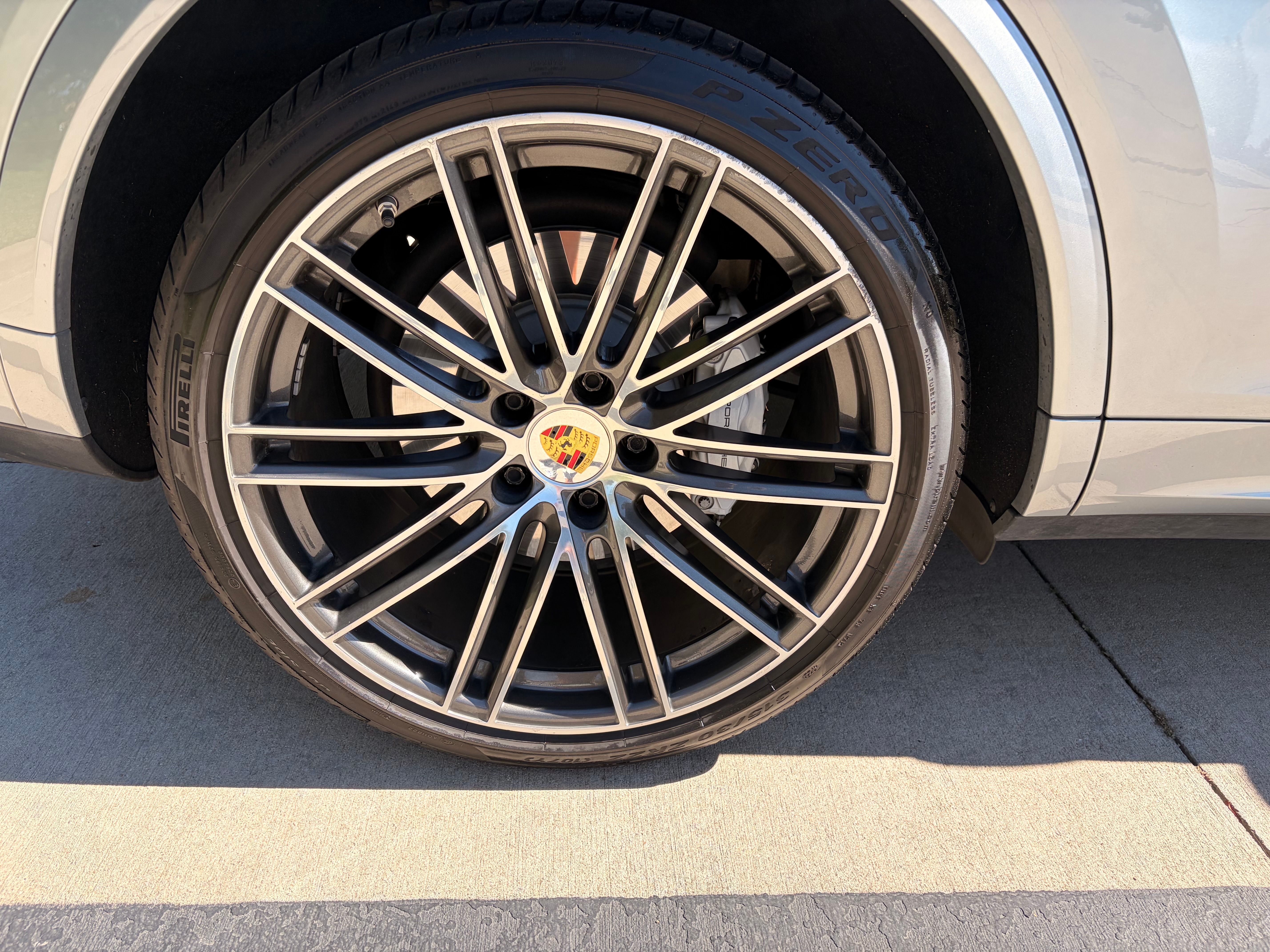 Used 2020 Porsche Cayenne Turbo AWD/4WD image 20