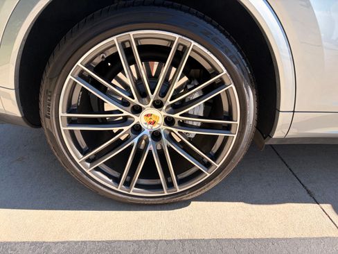 Used 2020 Porsche Cayenne Turbo AWD/4WD image 20