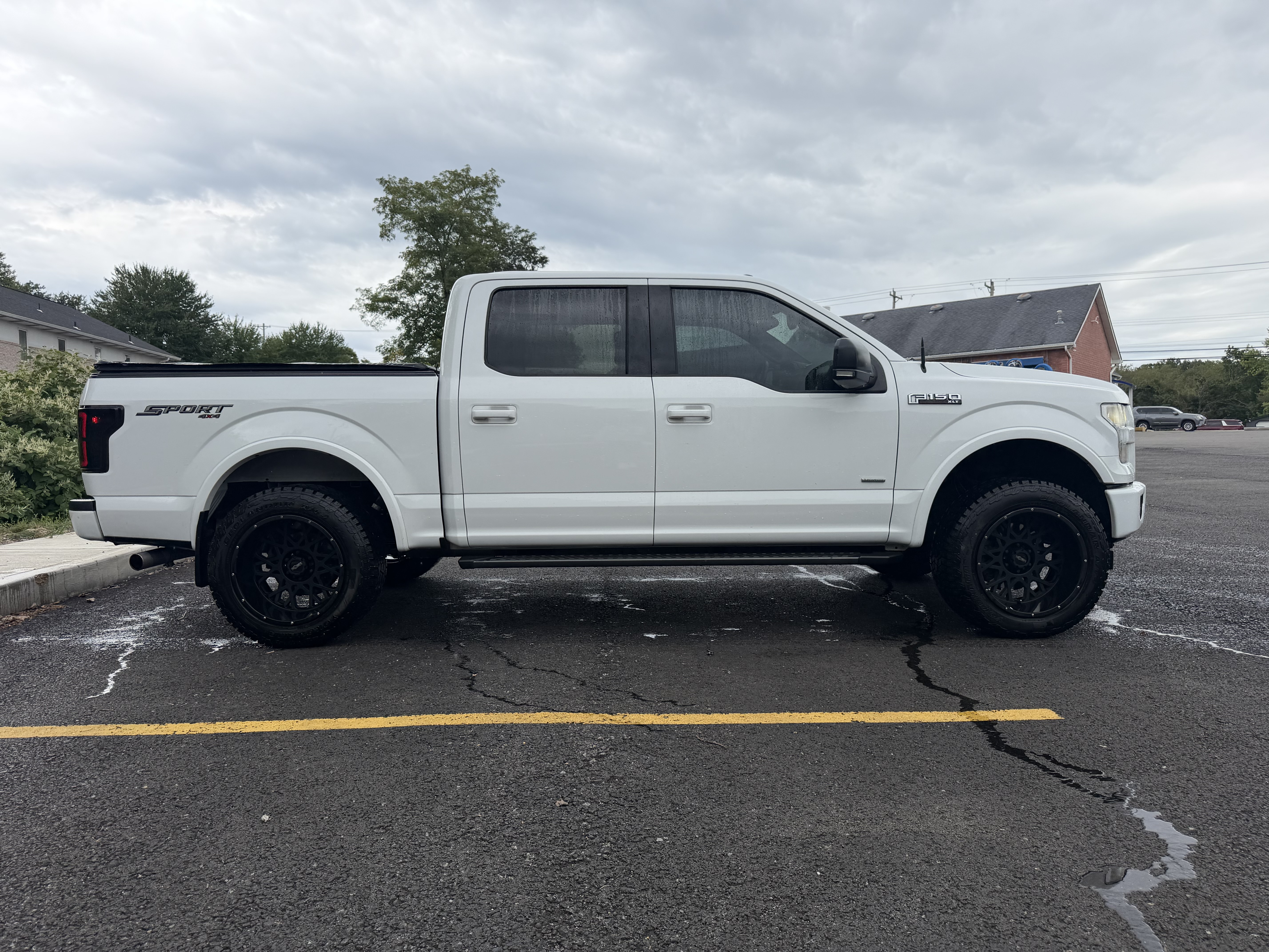 Used 2017 Ford F150 XLT w/ Equipment Group 302A Luxury AWD/4WD image 6