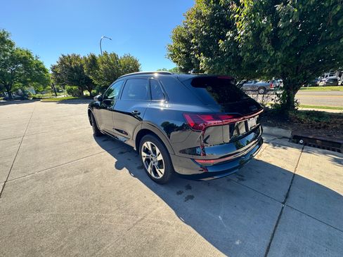 Used 2022 Audi e-tron Premium AWD/4WD image 13