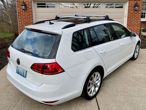 Used 2017 Volkswagen Golf SE image 11