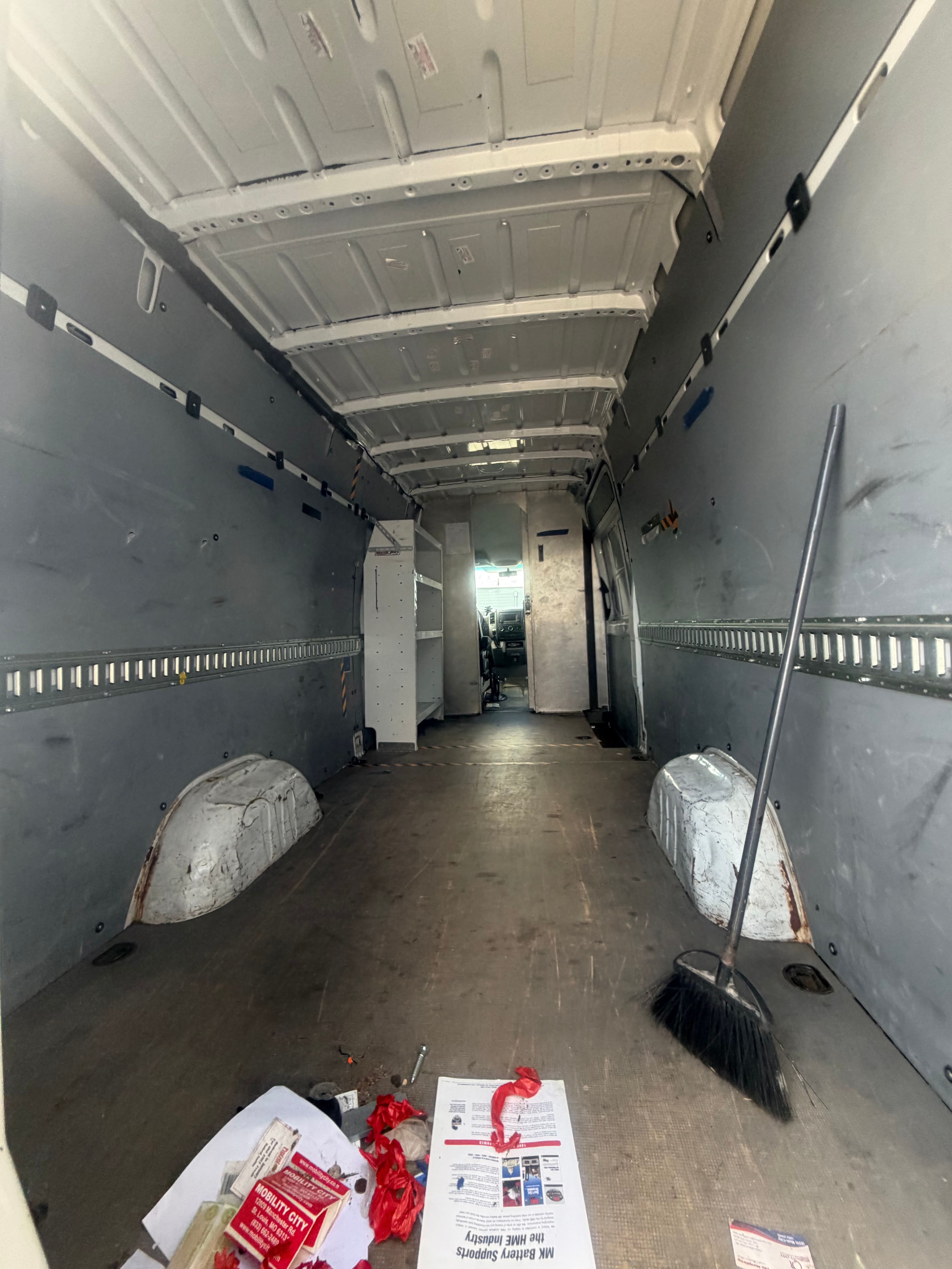 Used 2015 Freightliner Sprinter 2500 RWD image 12