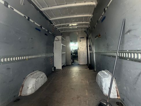 Used 2015 Freightliner Sprinter 2500 RWD image 12