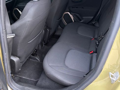 Used 2015 Jeep Renegade Latitude image 11