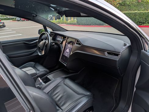 Used 2016 Tesla Model X 90D image 8