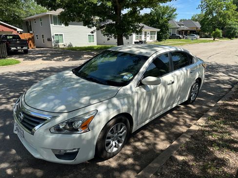 Used 2013 Nissan Altima 2.5 S FWD image 4