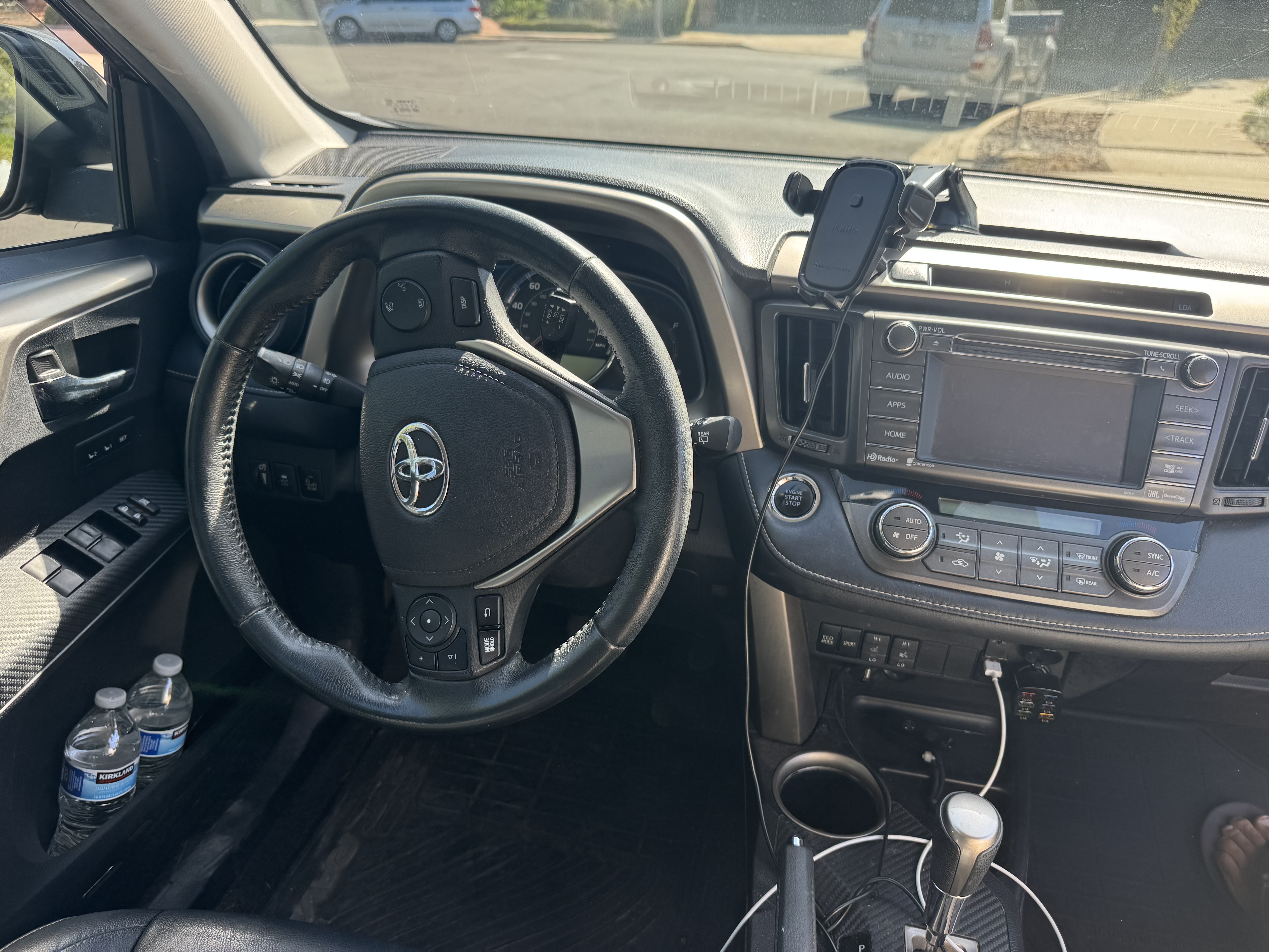 Used 2015 Toyota RAV4 Limited w/ Technology Package FWD image 6