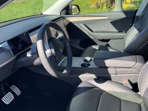 Used 2023 Tesla Model Y Performance image 13