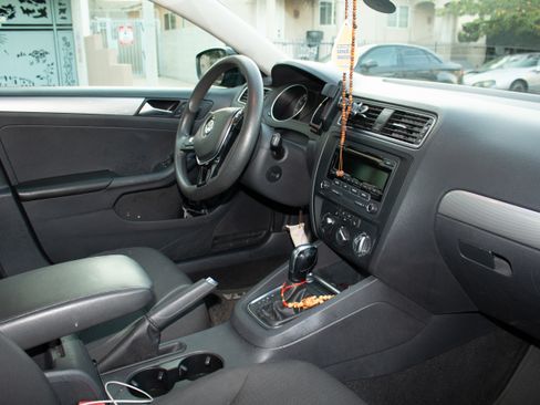 Used 2015 Volkswagen Jetta SE image 12
