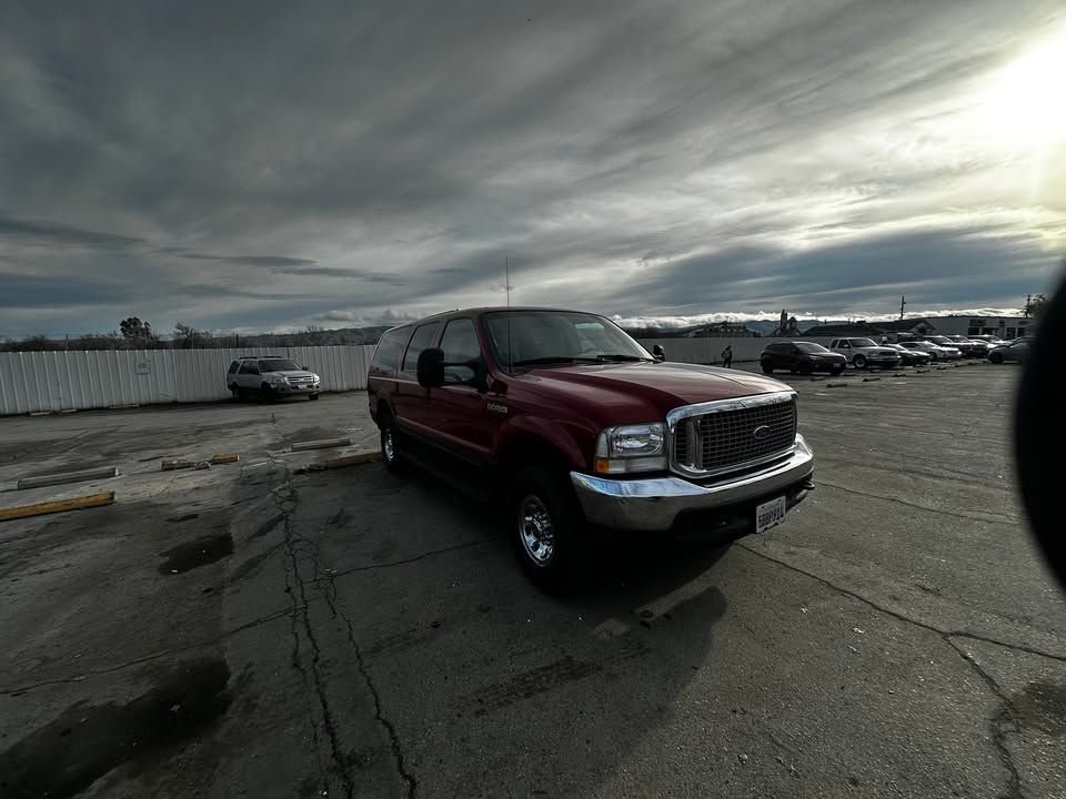 Used 2001 Ford Excursion XLT AWD/4WD image 4