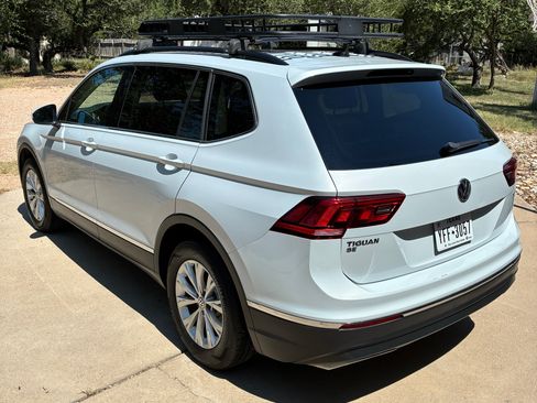Used 2018 Volkswagen Tiguan SE w/ Panoramic Sunroof Package FWD image 5