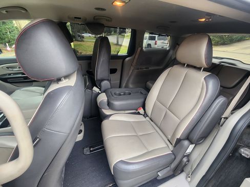 Used 2016 Kia Sedona SX image 11